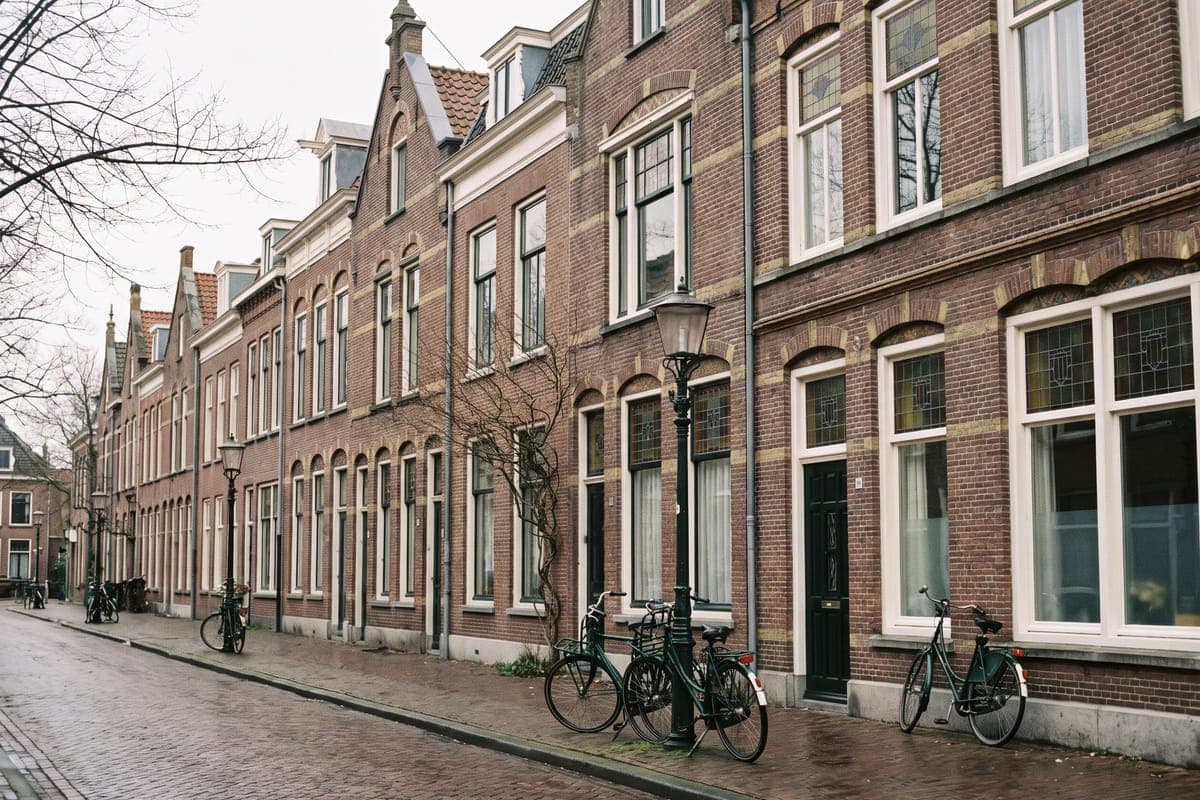 Straat met woningen in Breda